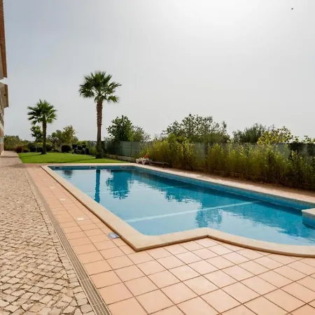 Espacoso Com Piscina البوفيرا